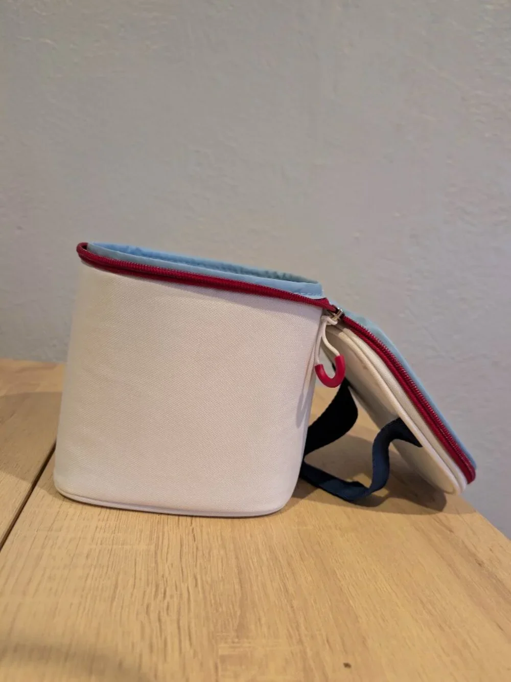 NWOT Embark Upright Lunch Bag - Cream & Navy Blue
